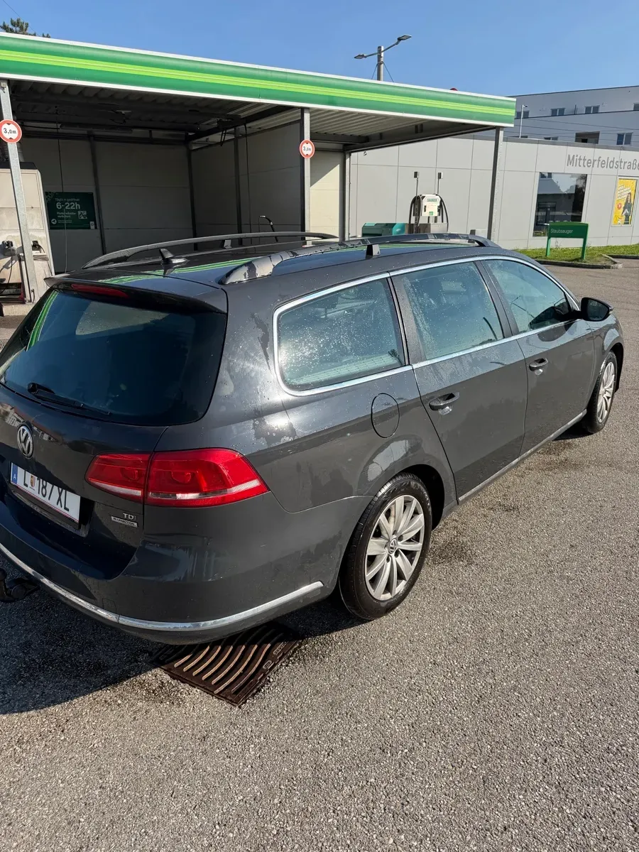 Volkswagen Passat 2011 photo 3