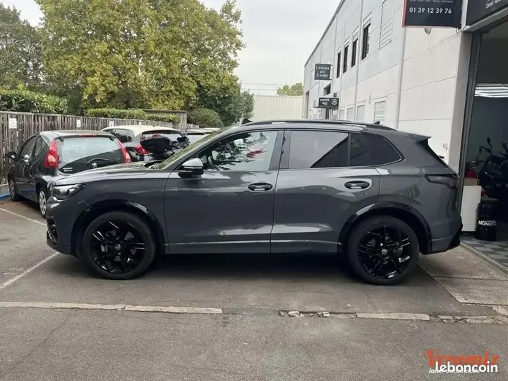 Volkswagen Tiguan 2025 photo 2