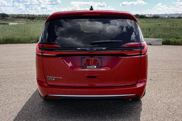 Chrysler Pacifica 2027 photo 3