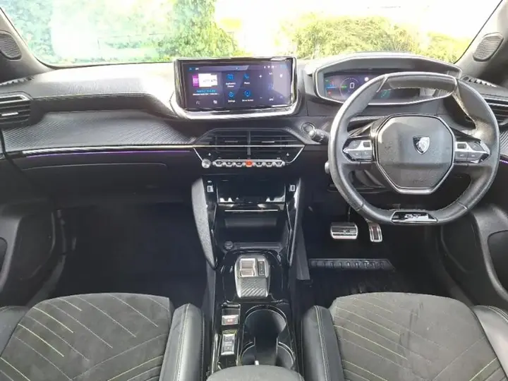 Peugeot E-2008 2025 photo 3