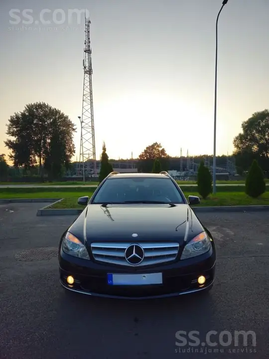 Mercedes-Benz C200 2011 photo 2