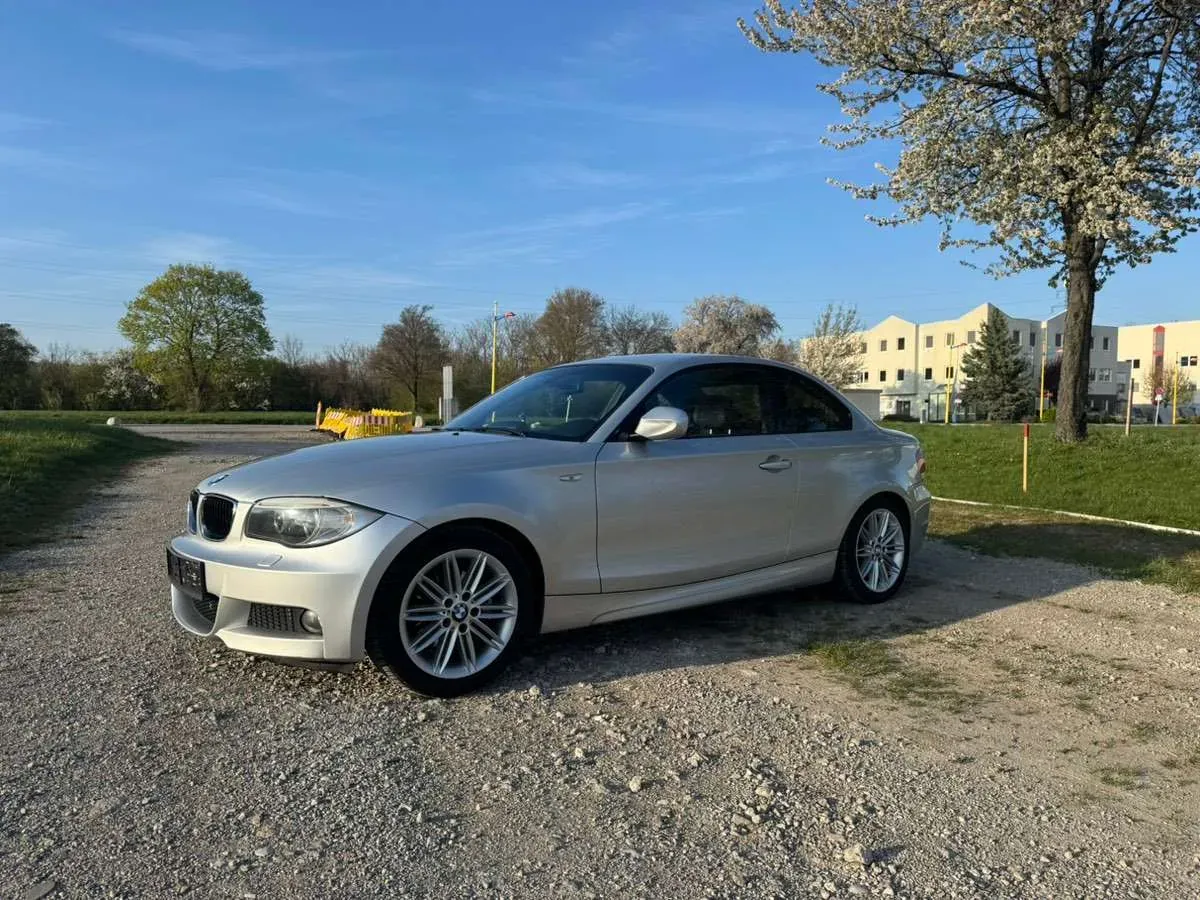 BMW 1 Series 2011 photo 2