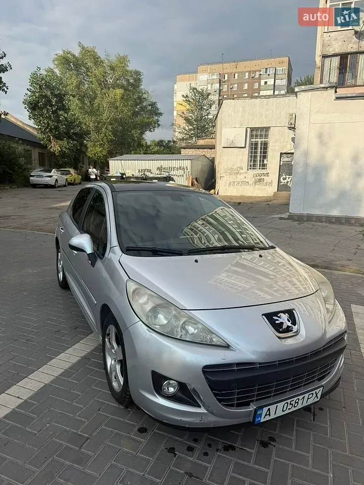 Peugeot 207 2011 photo 2
