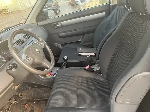 Suzuki Swift 2006 photo 4
