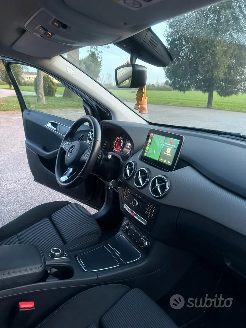 Mercedes-Benz B180 2018 photo 2