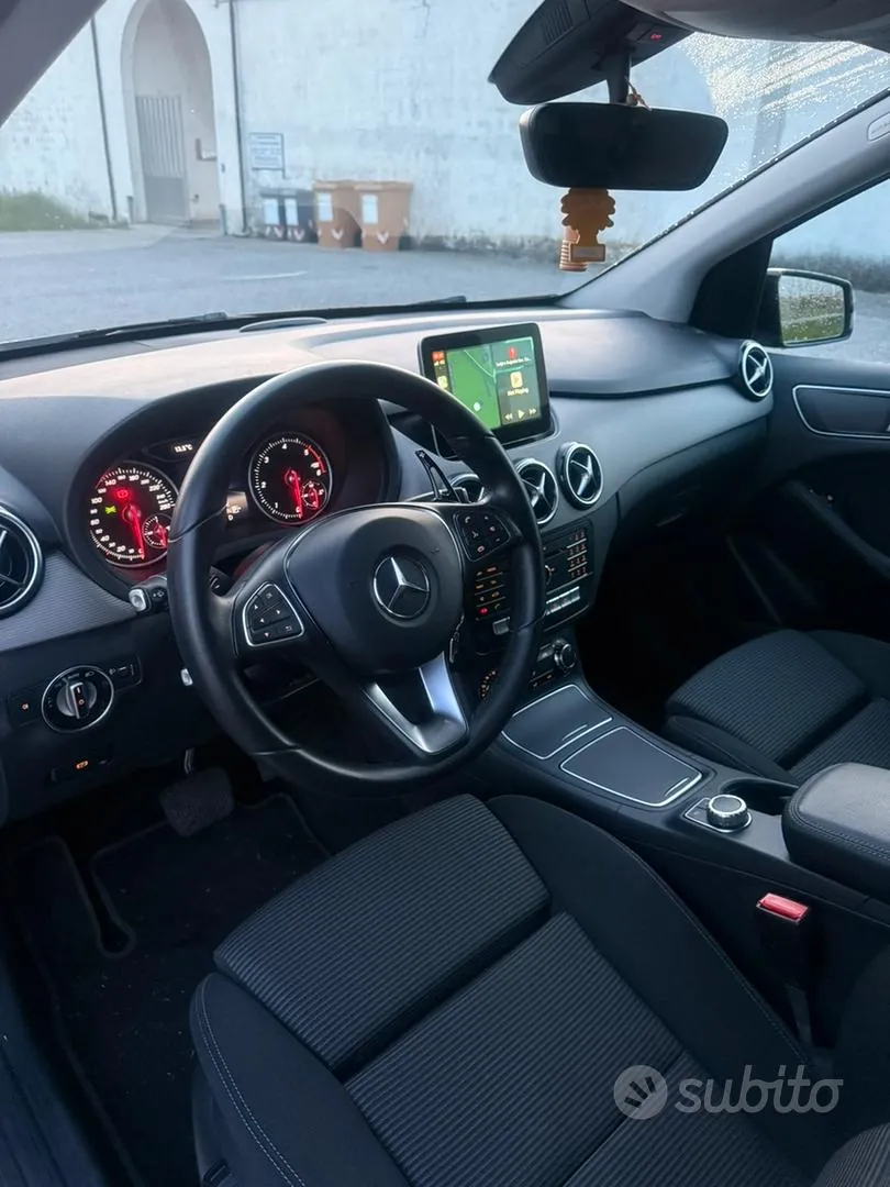 Mercedes-Benz B180 2018 photo 4