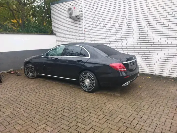 Mercedes-Benz E220