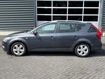 Kia Ceed 2010 photo 2