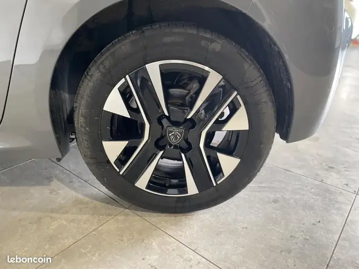 Peugeot 208 2025 photo 5