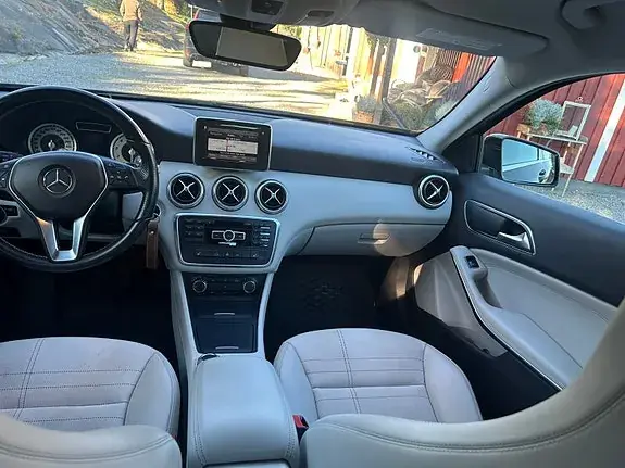 Mercedes-Benz A 180 2013 photo 5