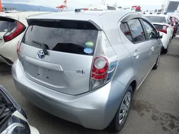 Toyota Aqua 2013 photo 4