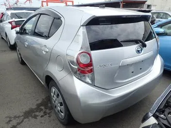 Toyota Aqua 2013 photo 5