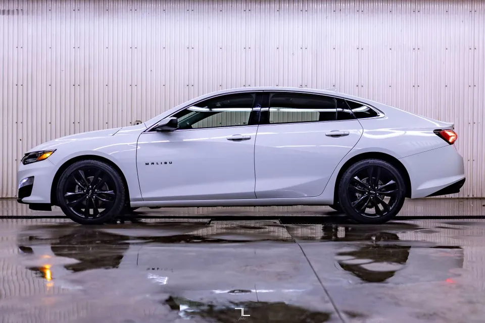 Chevrolet Malibu 2023 photo 3