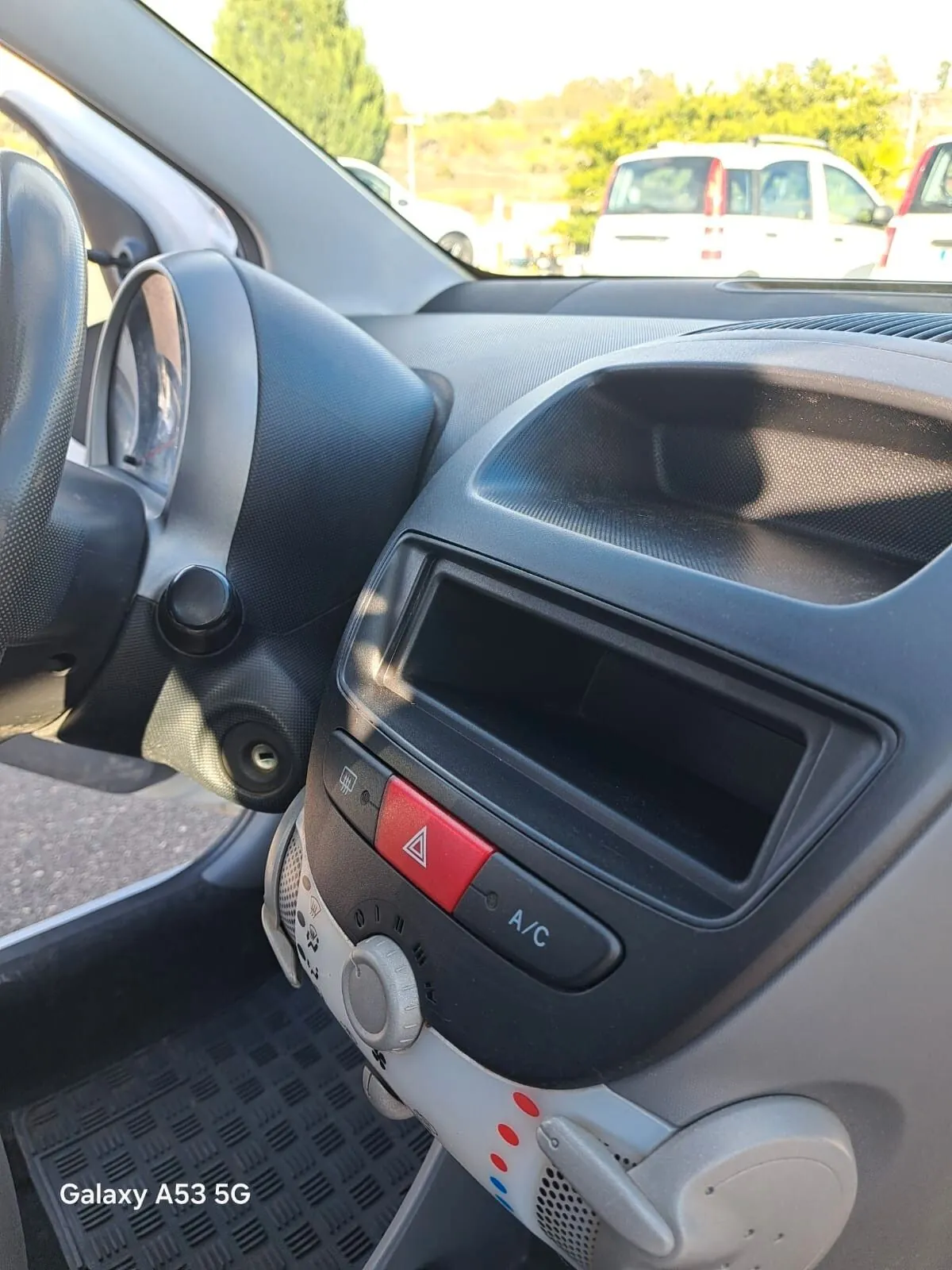 Peugeot 107 2013 photo 4