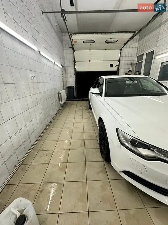 Audi A6 2012 photo 2