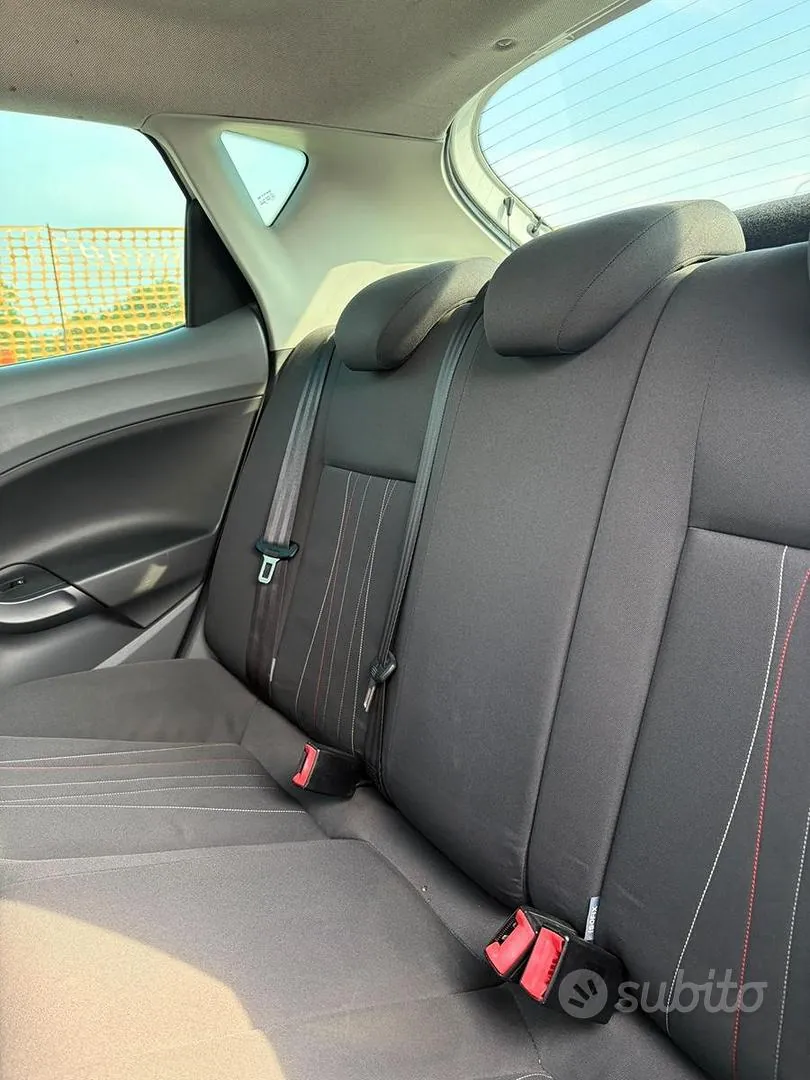 Seat Ibiza 2011 photo 4