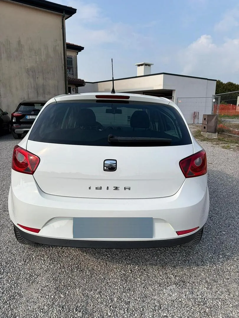 Seat Ibiza 2011 photo 3
