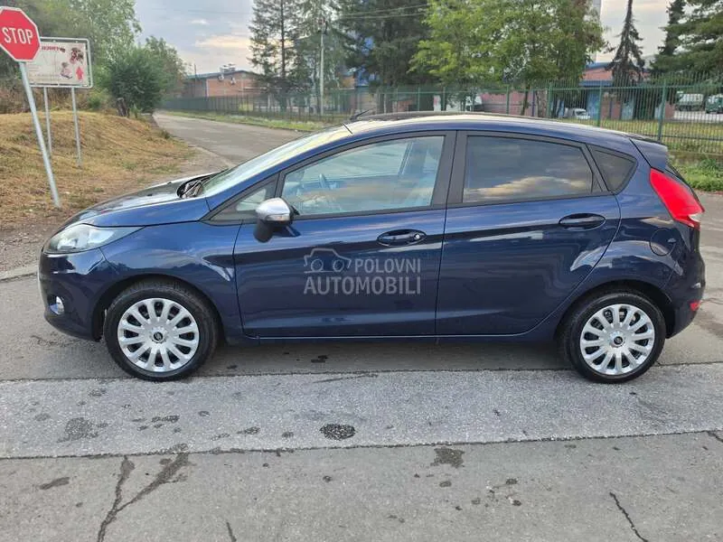 Ford Fiesta 2012 photo 2