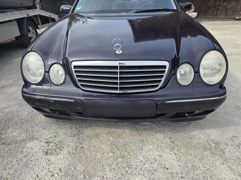 Mercedes-Benz E 320