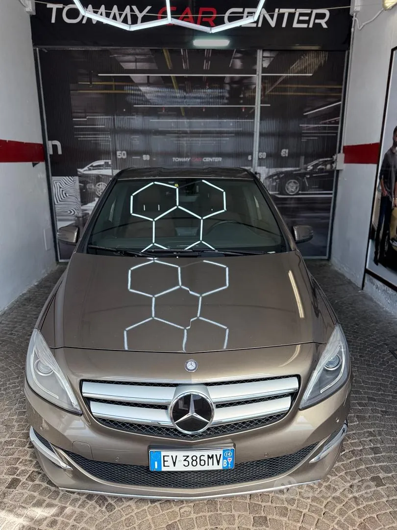Mercedes-Benz B 200 Ngd Executive 2014 photo 3