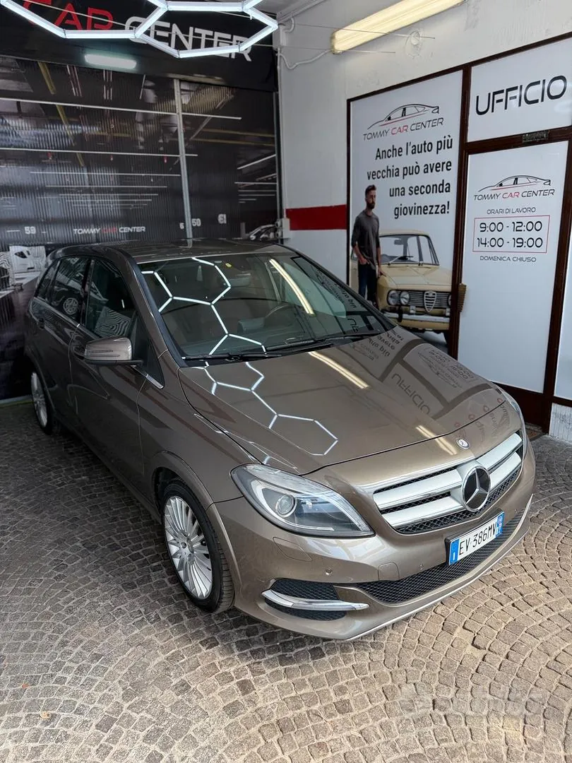 Mercedes-Benz B 200 Ngd Executive 2014 photo 4