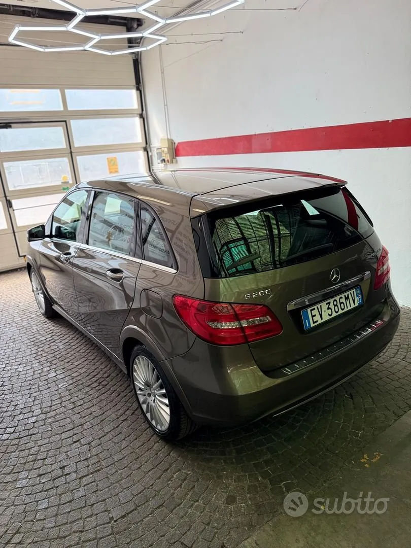 Mercedes-Benz B 200 Ngd Executive 2014 photo 5