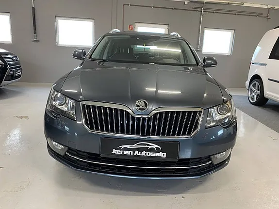Skoda Superb 2015 photo 2