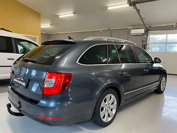 Skoda Superb 2015 photo 4