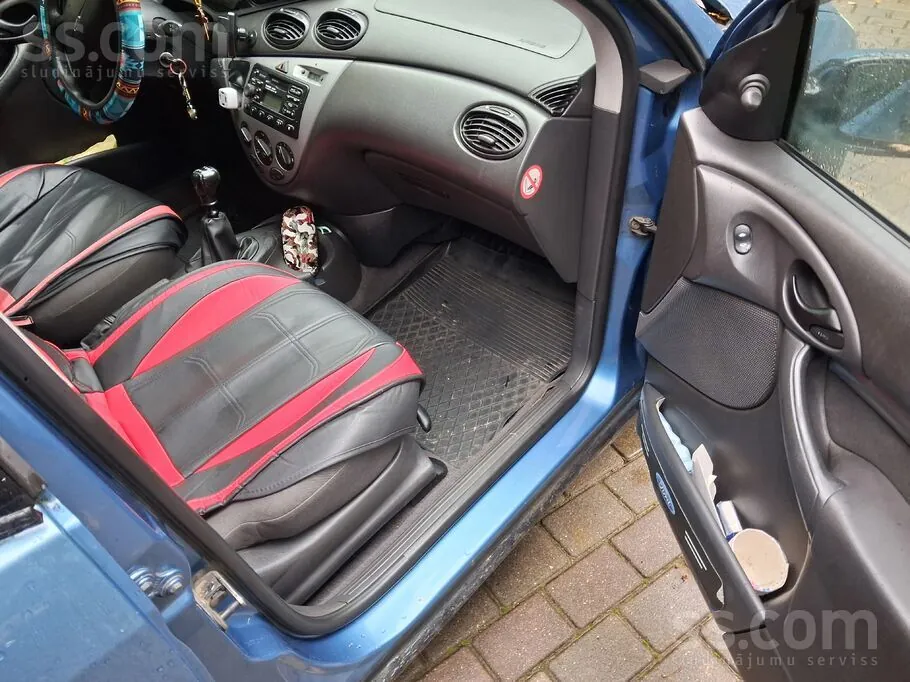 Ford Focus 2001 photo 2