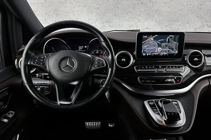 Mercedes-Benz V-Class 2015 photo 2