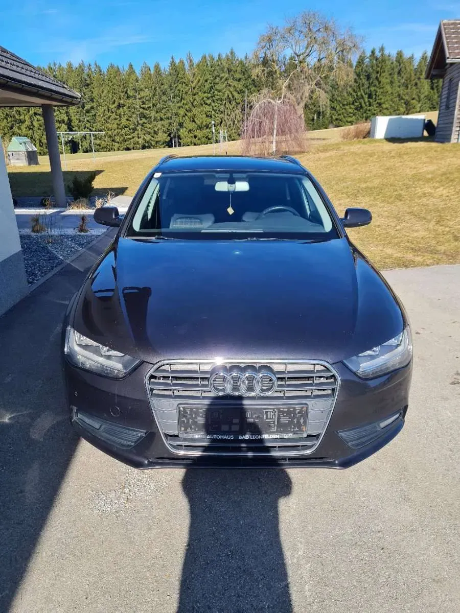 Audi A4 2012 photo 2