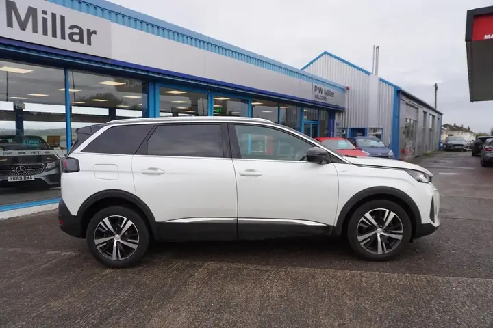 Peugeot 5008 2023 photo 2