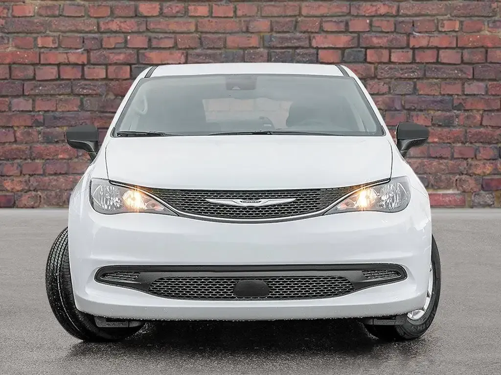 Chrysler Grand Caravan 2026 photo 2