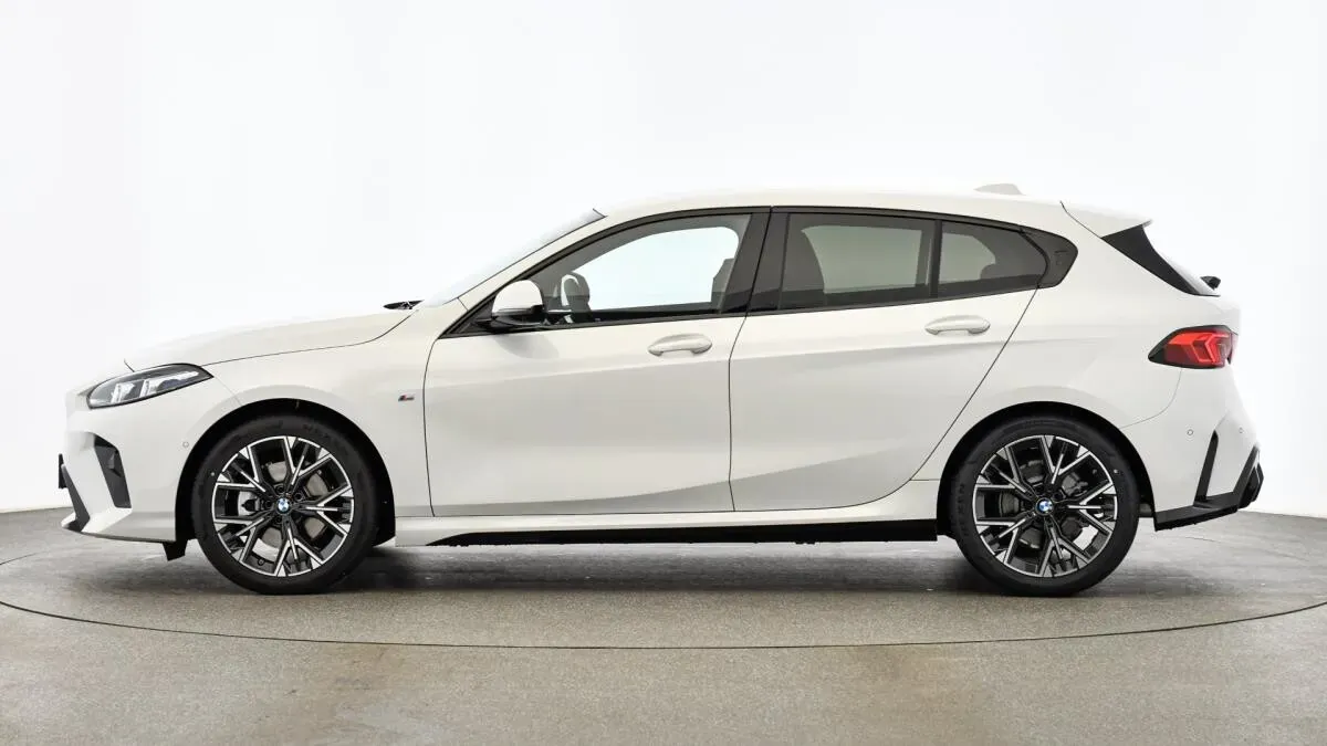 BMW 1 Series 2025 photo 3