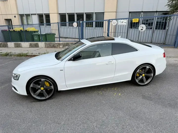 Audi A5 2012 photo 2