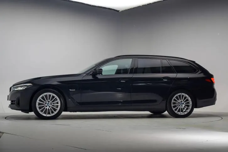 BMW 5 Series 2022 photo 2