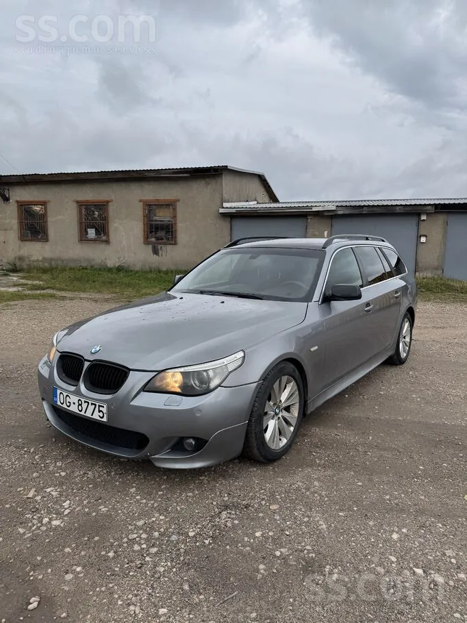 BMW 530 2004 photo 2