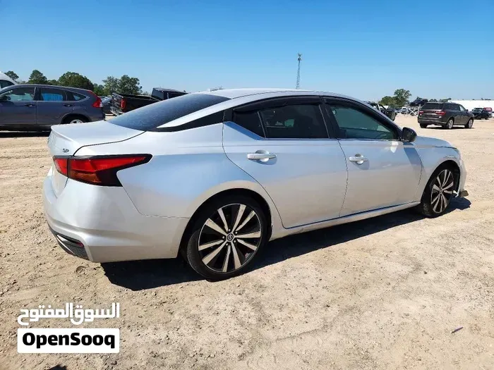 Nissan Altima 2019 photo 2