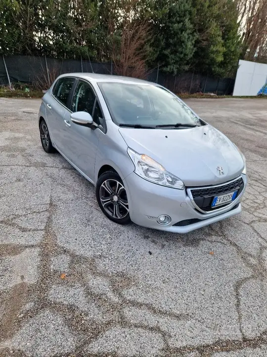 Peugeot 208 2014 photo 2