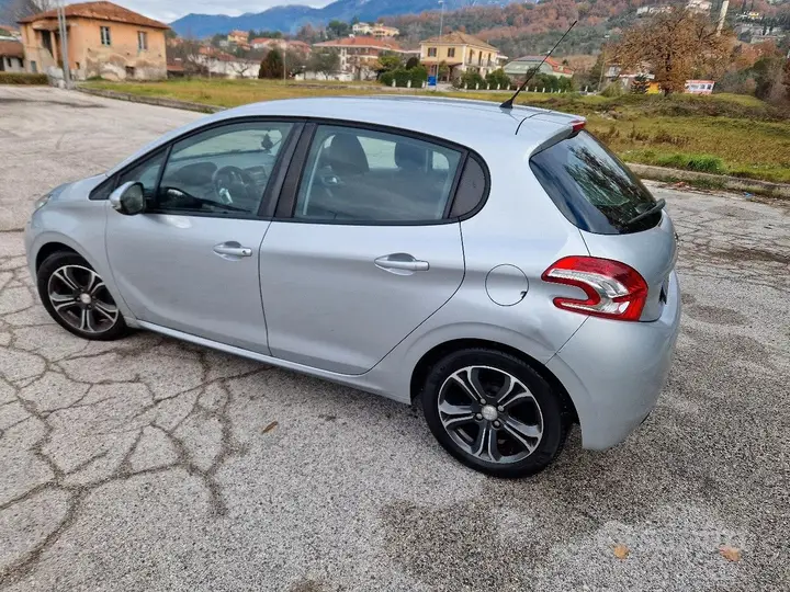 Peugeot 208 2014 photo 5