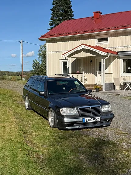 Mercedes-Benz 300 Td 1994 photo 2