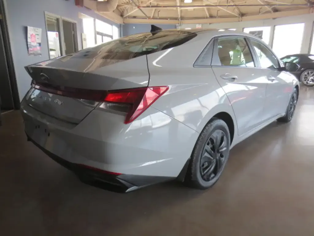 Hyundai Elantra 2022 photo 3