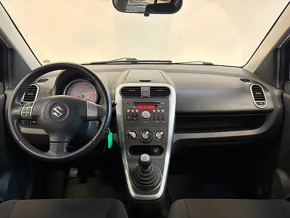 Suzuki Splash 2009 photo 5