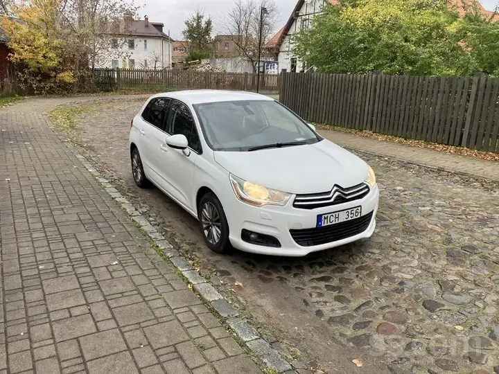 Citroen C4 2012 photo 2