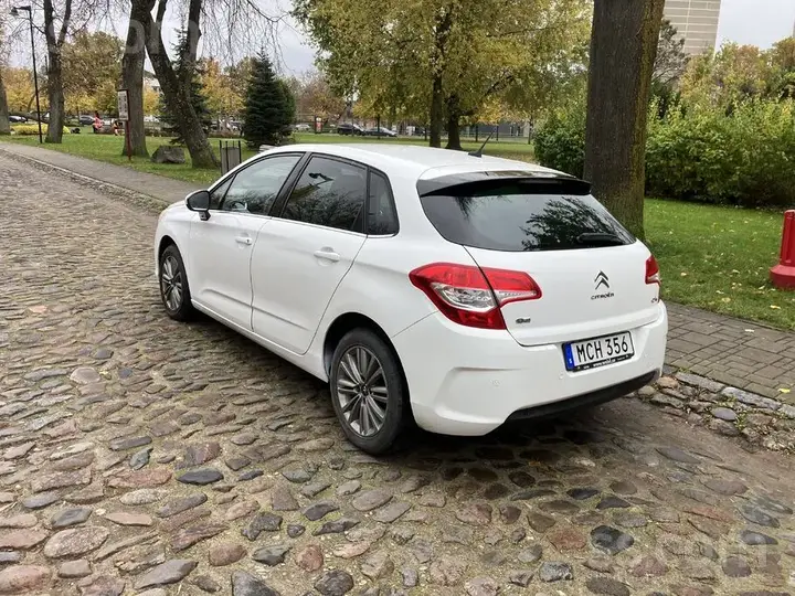 Citroen C4 2012 photo 4