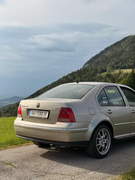 Volkswagen Bora 2004 photo 2