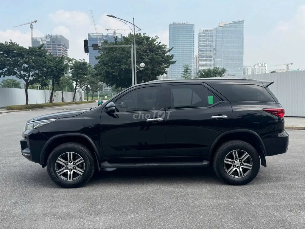 Toyota Fortuner 2022 photo 3