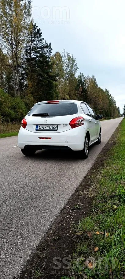 Peugeot 208 2013 photo 2
