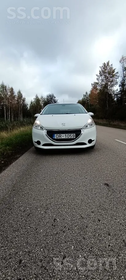 Peugeot 208 2013 photo 3