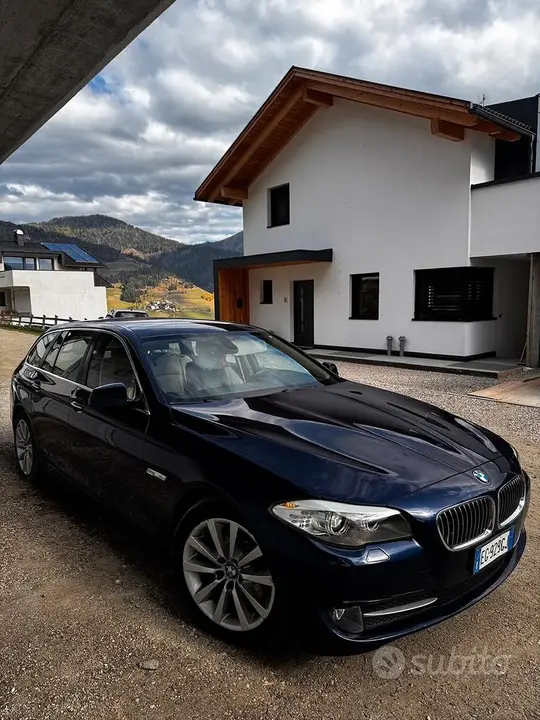 BMW 5 Series 2011 photo 2